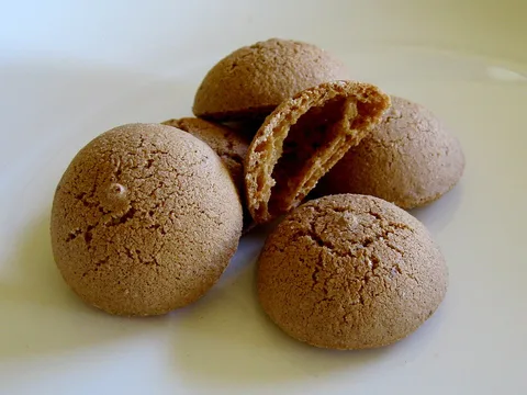 Crisp amaretti almond cookies
