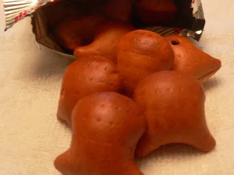 Meiji Pucca chocolate-filled pretzel bites
