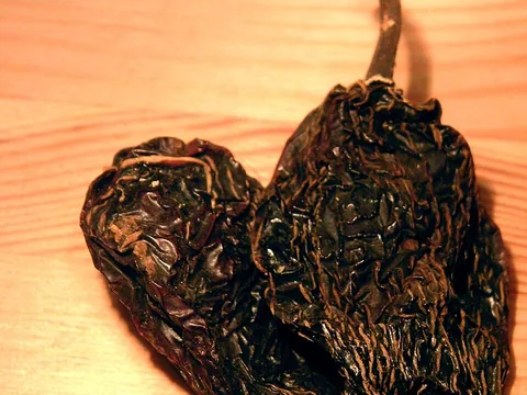 Whole smoked chipotle peppers as a sauce ingredient reference