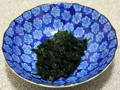 Fresh green aonori seaweed
