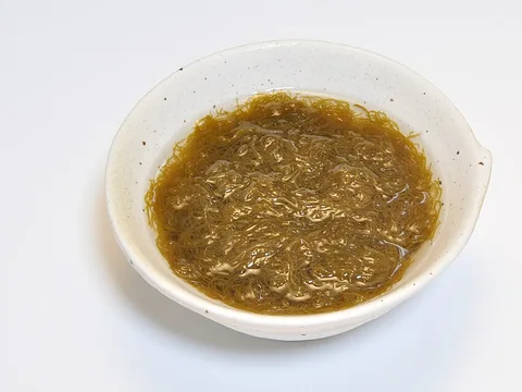 Fresh mozuku seaweed in a bowl