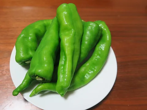 Fresh Manganji sweet peppers
