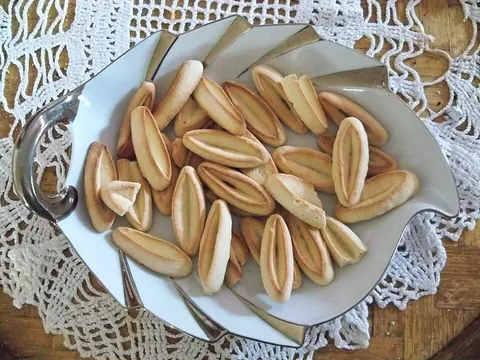 Golden boat-shaped Marseille navette biscuits
