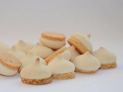 Small pale anise biscuits with golden bases