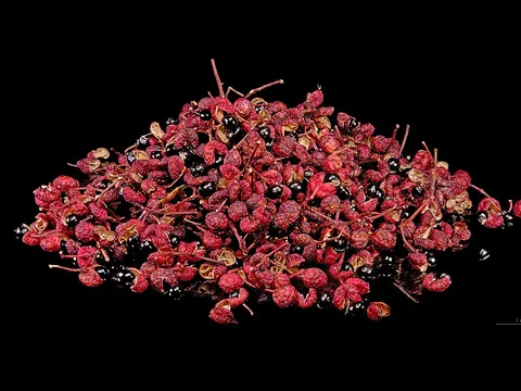 Japanese sansho fruit husks and seeds