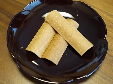 Crisp baked yatsuhashi cinnamon-rice biscuits