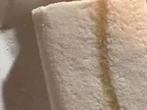 Pressed rice-powder bánh khảo bars with fruit-preserve filling