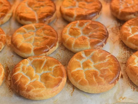 Traditional Cantonese sweetheart cakes