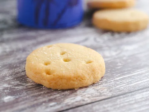 A round shortbread biscuit