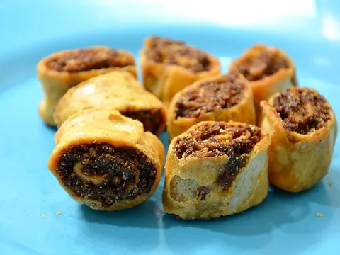 Bakarwadi rolls with spiral spiced filling