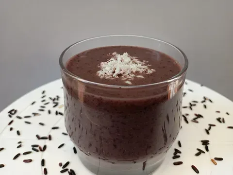 Prepared black-rice kheer in a glass bowl