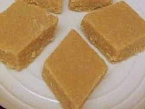 Sukhadi/gud papdi