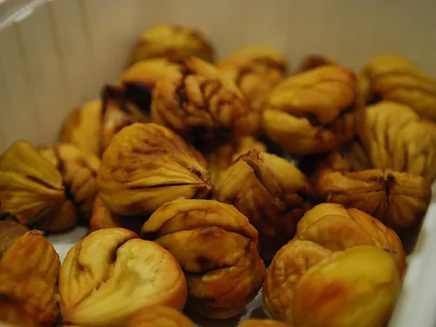 Peeled roasted chestnuts