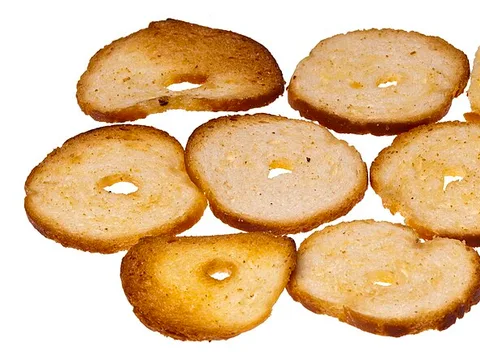 Toasted bagel-chip rounds