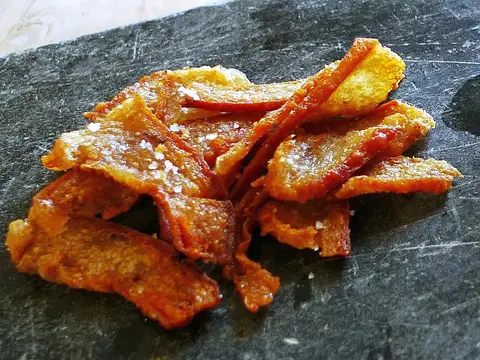 Crispy pork scratchings
