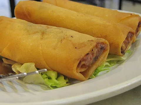 Crispy shrimp spring rolls