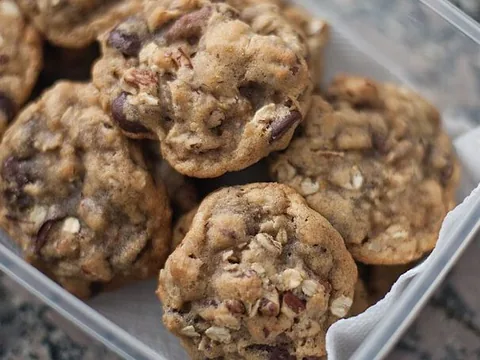 Oatmeal cookies with chocolate chips and pecans