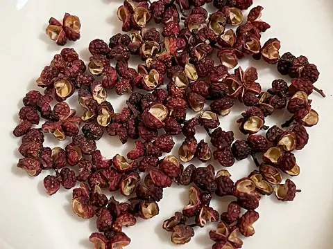 Whole dried Sichuan pepper berries