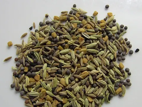 Whole seeds of Bengali panch phoron