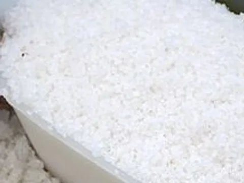 Fine fleur de sel crystals